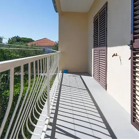 2 Bedroom Beautiful In Διαμέρισμα *