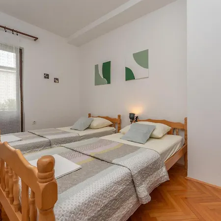 2 Bedroom Beautiful In Διαμέρισμα *