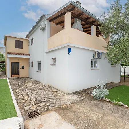 2 Bedroom Beautiful In Biograd Na Moru